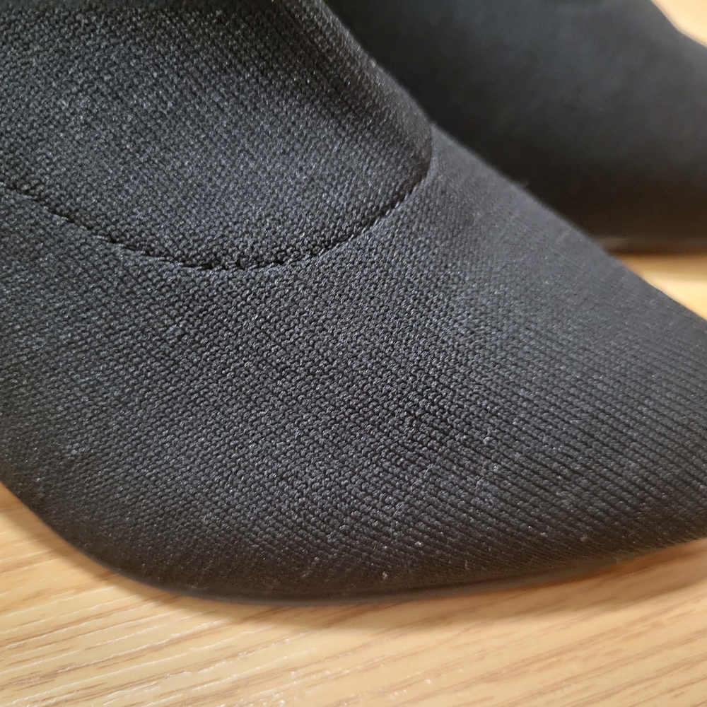 Blondo Black Heeled Boots with Streamlined Silhouette - Picture 2 of 8